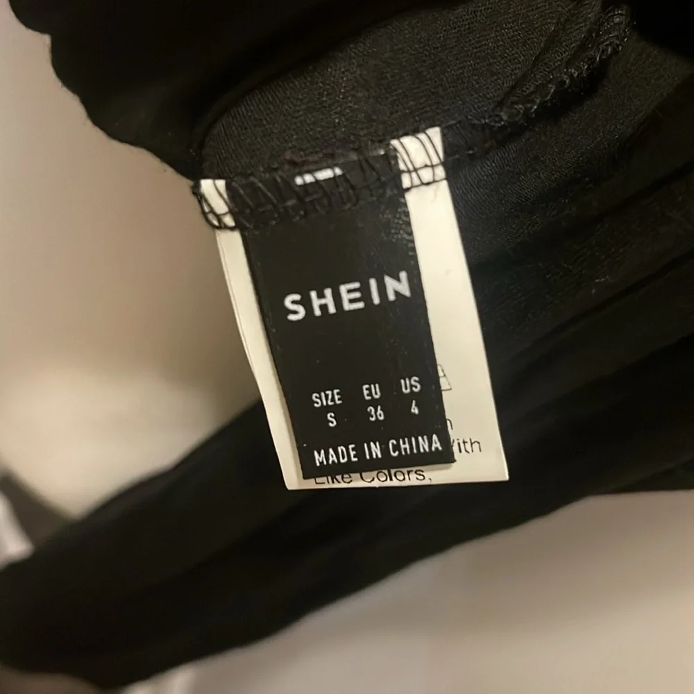 SHEIN lace accent top - Picture 4 of 4